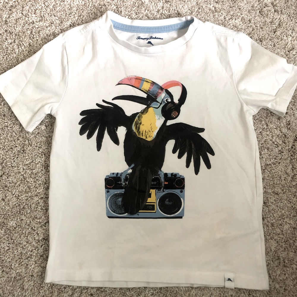 Tommy Bahama XS (4) Toucan with Headphones Standing On Boom Box Tee